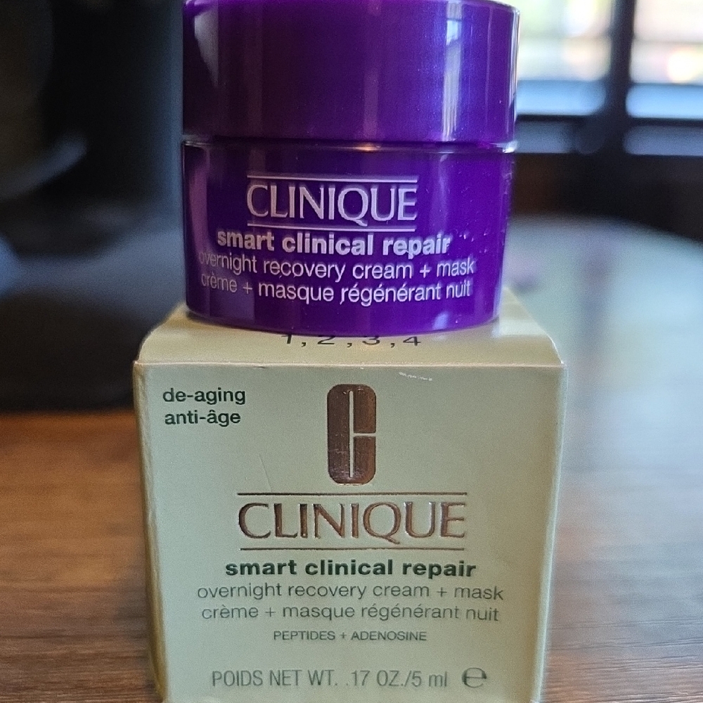 Clinique Smart Clinical Repair Overnight Mask - Purple and Cream